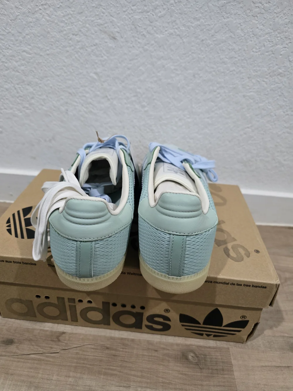 Adidas men’s Mint Green Samba Style Sneakers